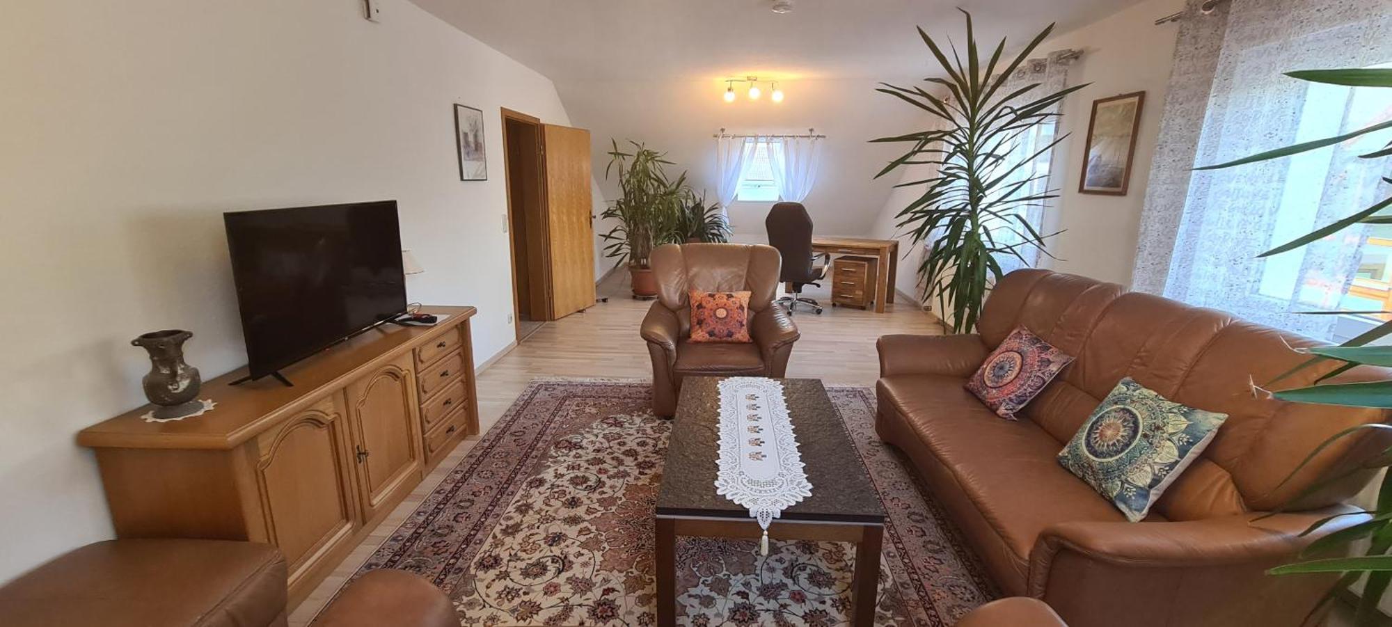 Gemuetliche 120 Qm Ferienwohnung Mit Balkon Adelsdorf Buitenkant foto