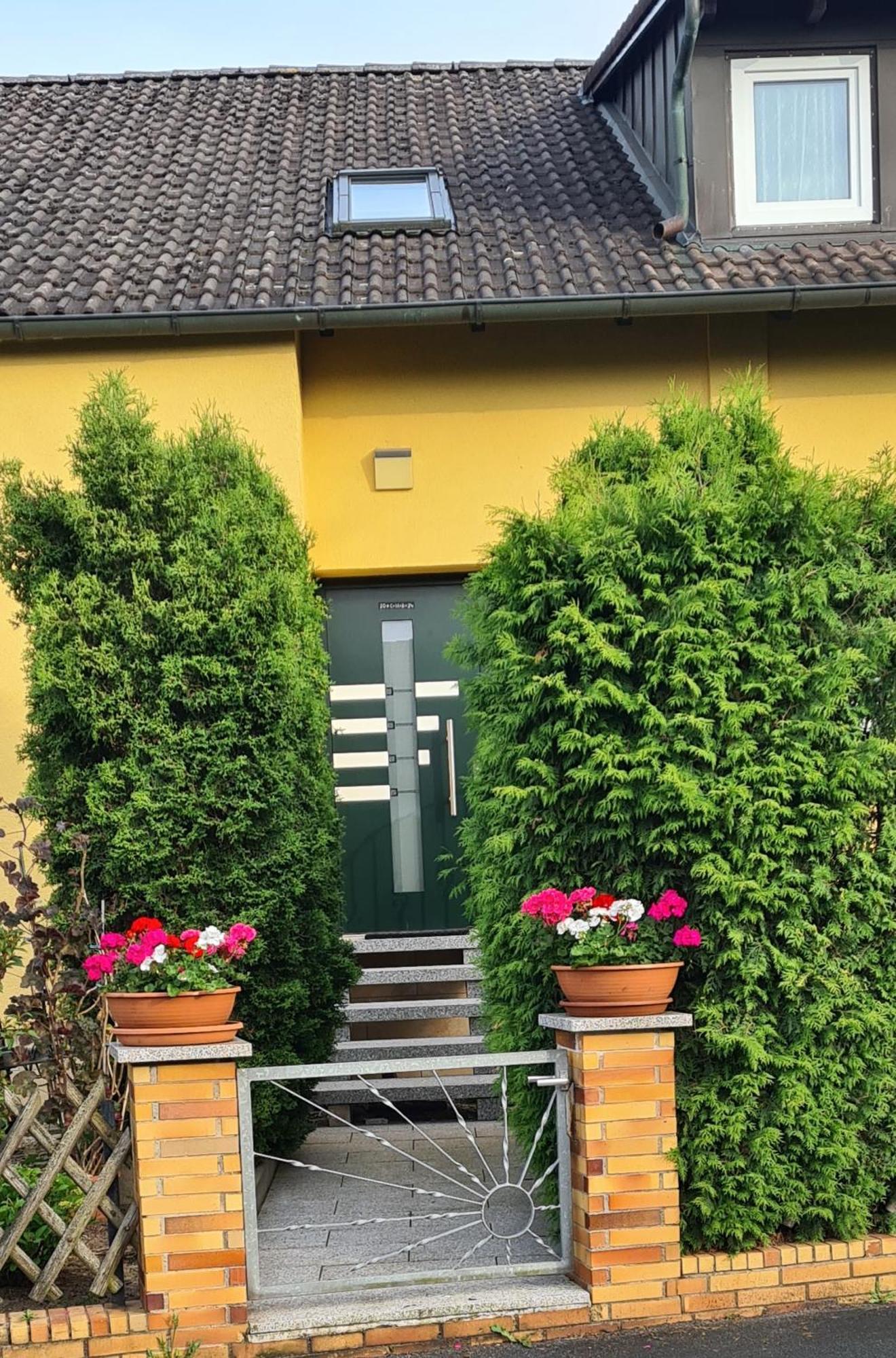 Gemuetliche 120 Qm Ferienwohnung Mit Balkon Adelsdorf Buitenkant foto
