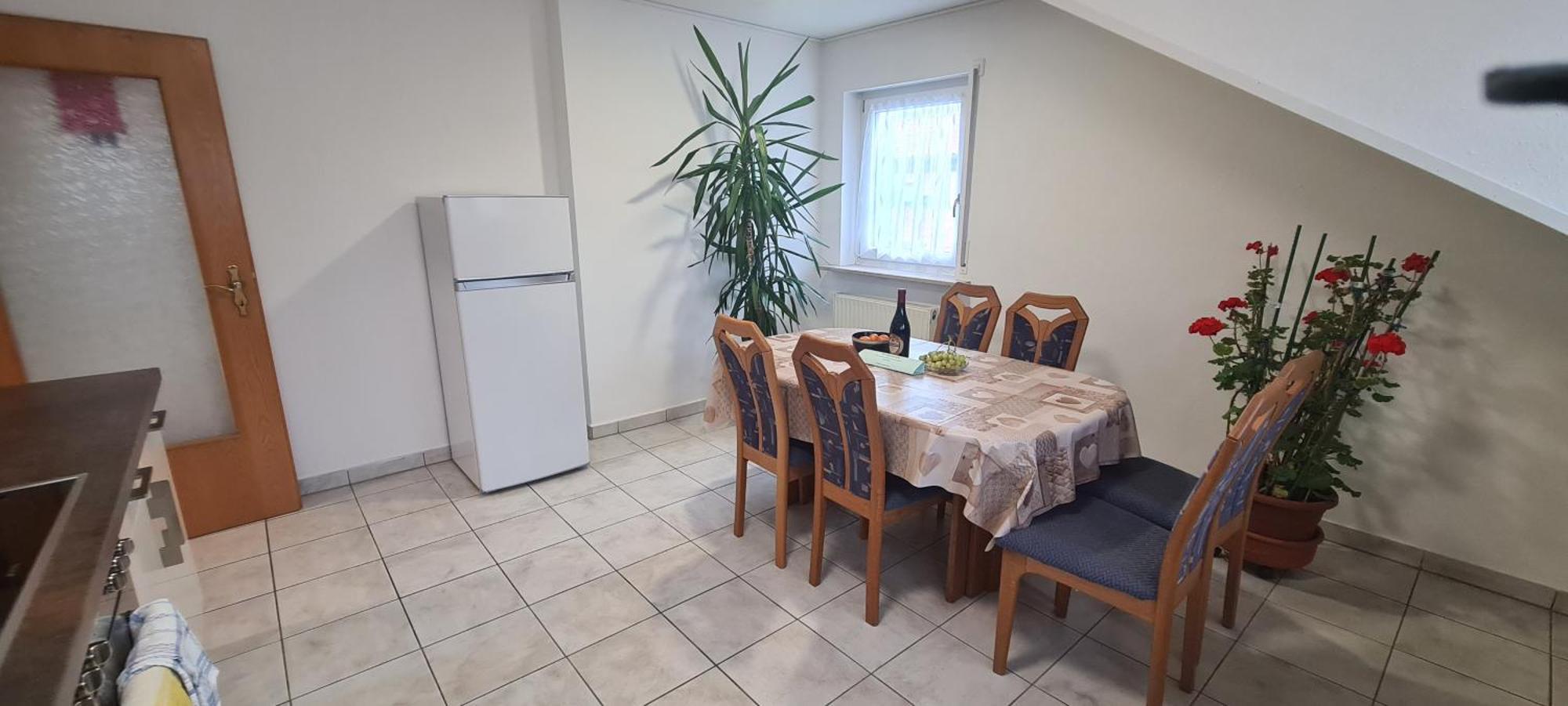 Gemuetliche 120 Qm Ferienwohnung Mit Balkon Adelsdorf Buitenkant foto