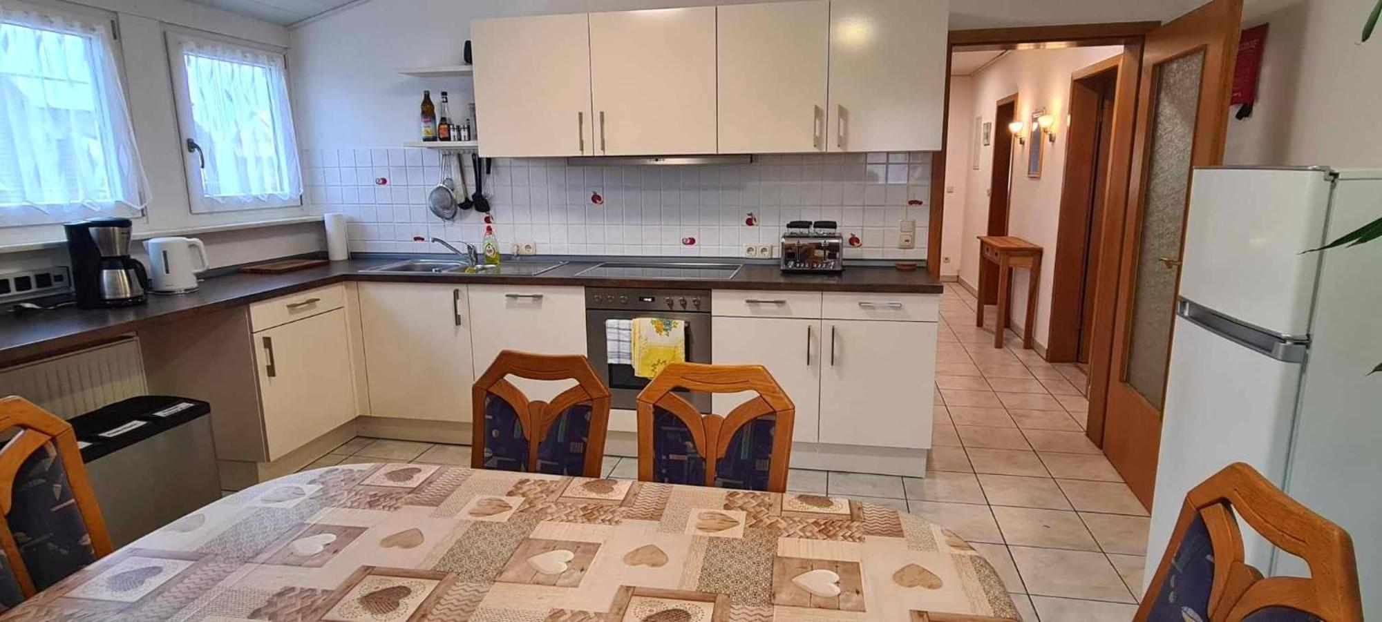 Gemuetliche 120 Qm Ferienwohnung Mit Balkon Adelsdorf Buitenkant foto
