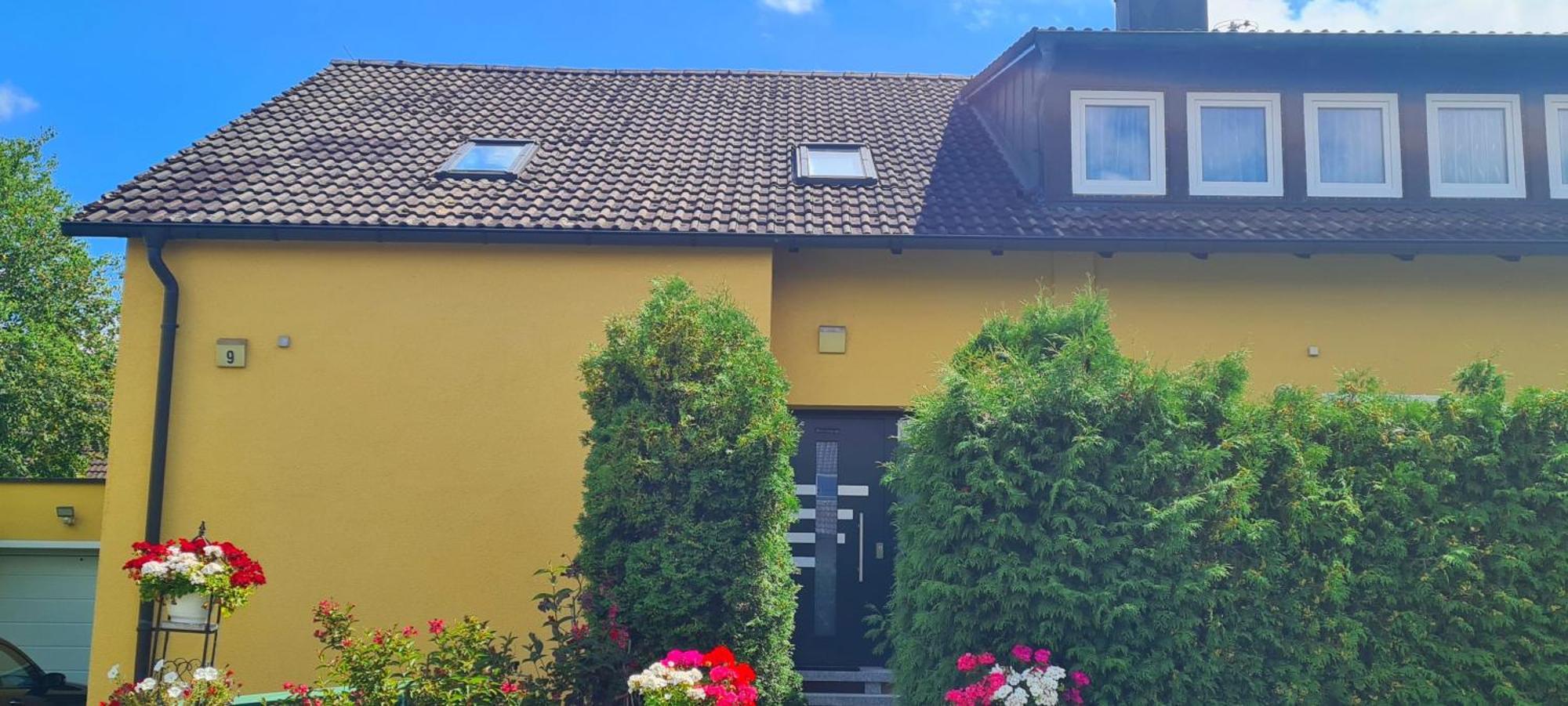 Gemuetliche 120 Qm Ferienwohnung Mit Balkon Adelsdorf Buitenkant foto